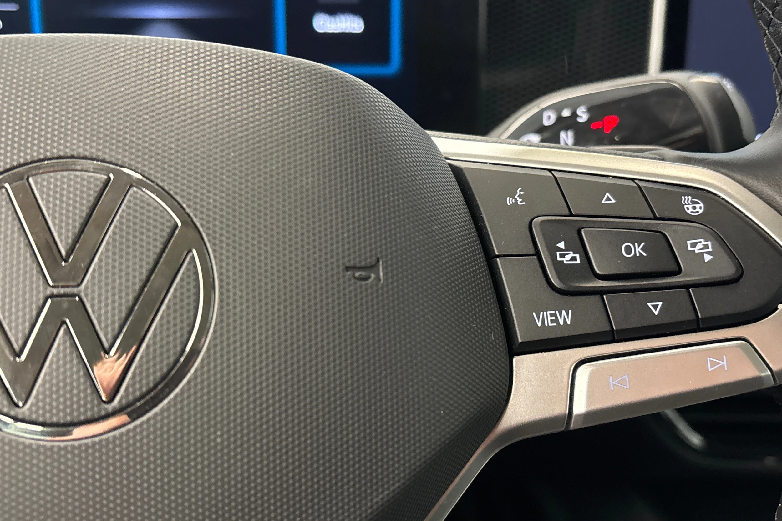 sininen Volkswagen Passat 2024 kuva 19.