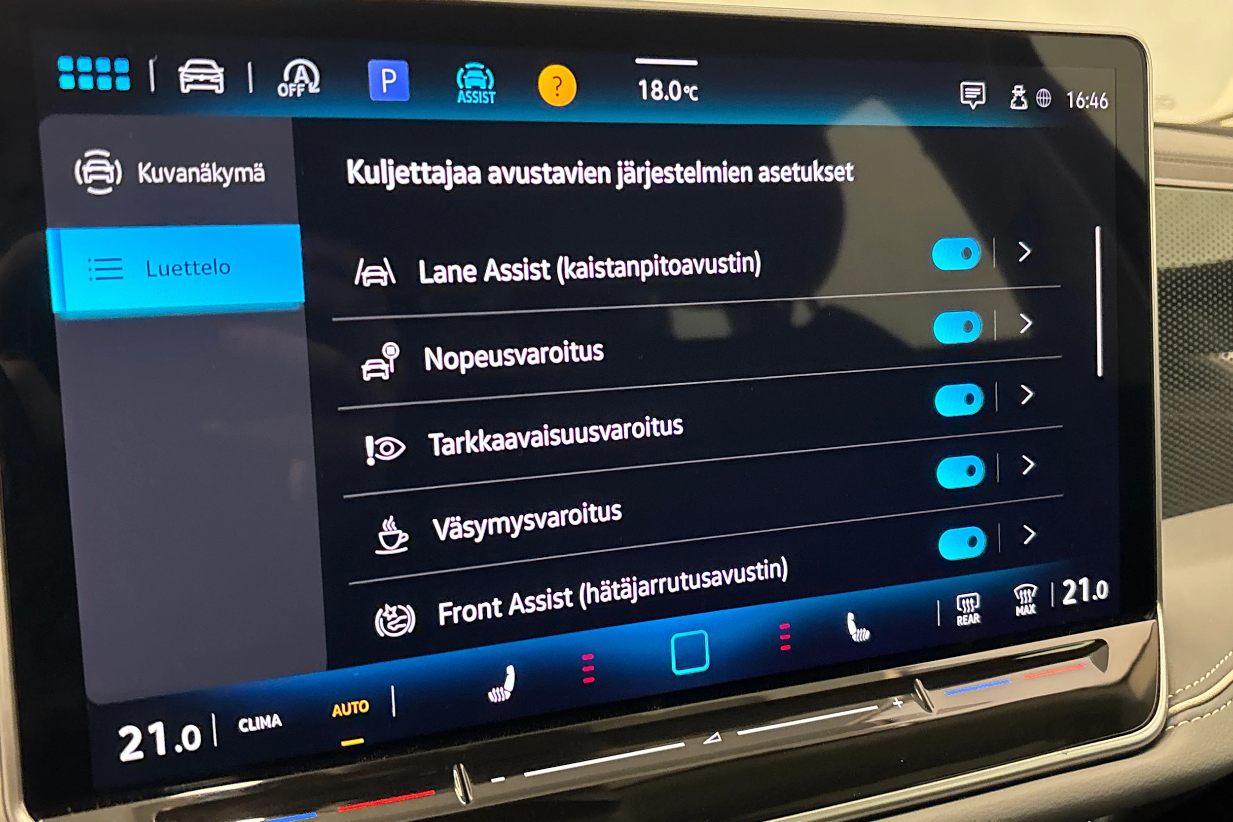 sininen Volkswagen Passat 2024 kuva 26.