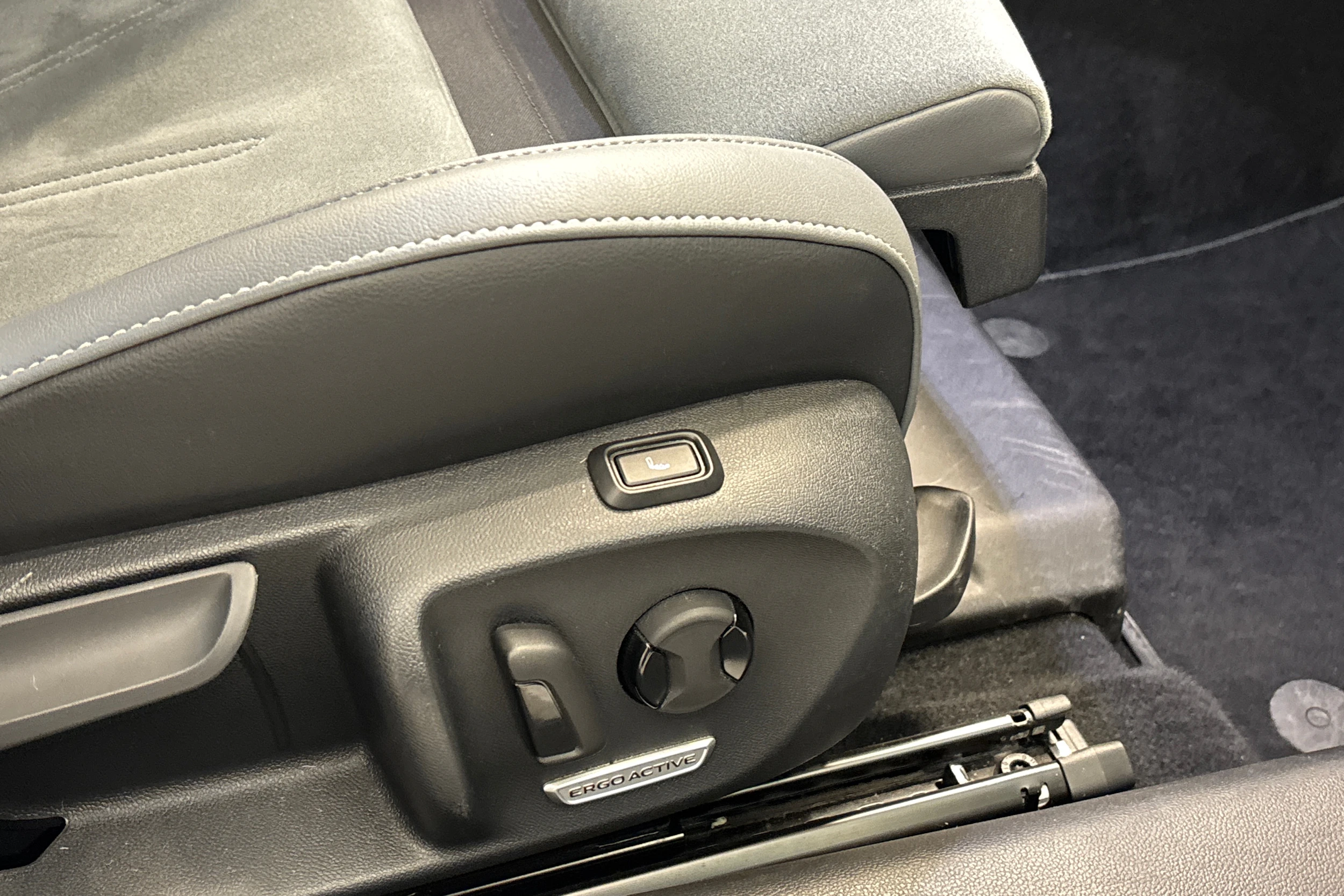 sininen Volkswagen Passat 2024 kuva 31.