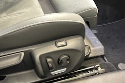sininen Volkswagen Passat 2024 kuva 31.