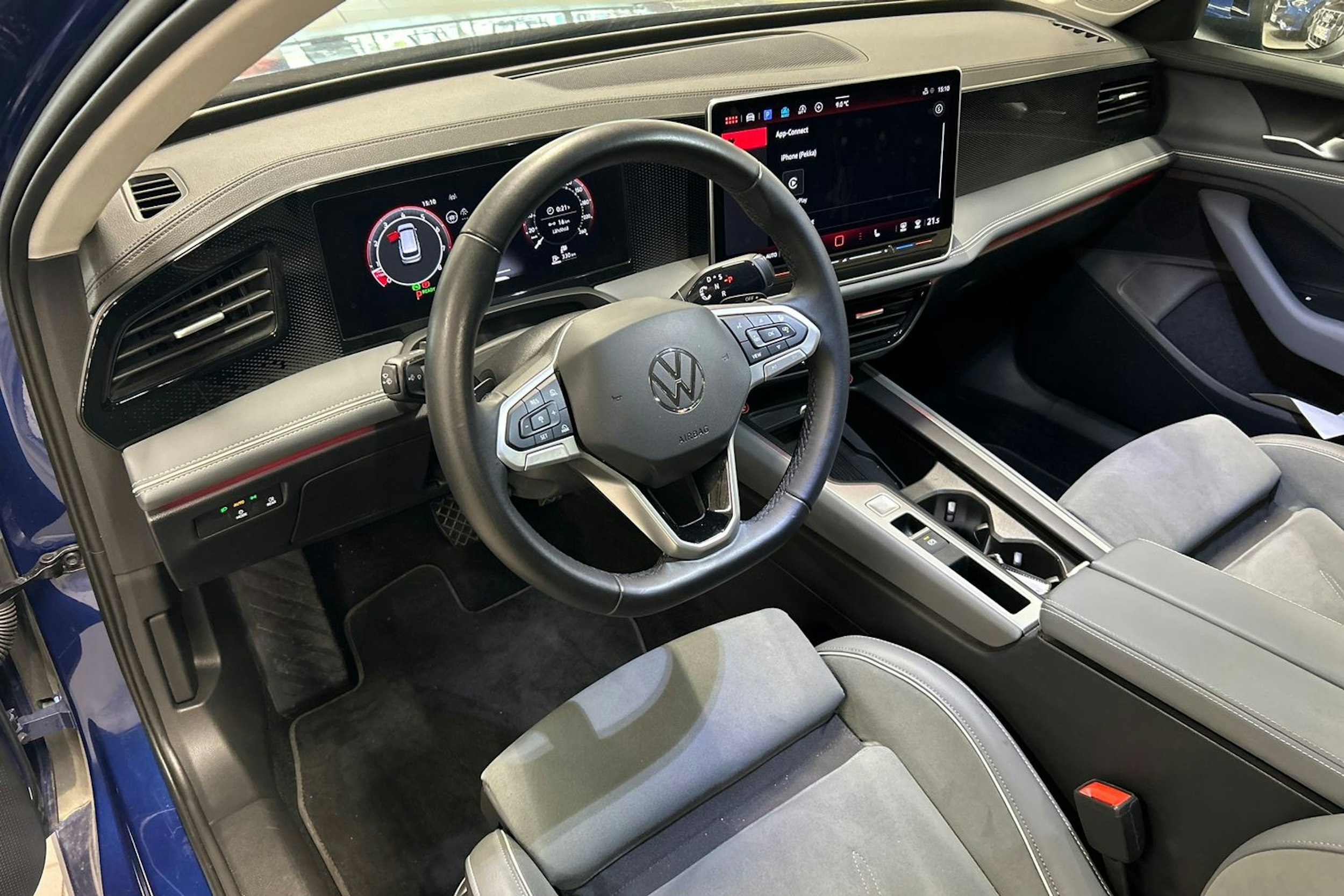 sininen Volkswagen Passat 2024 kuva 3.
