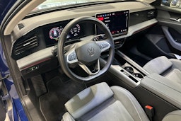 sininen Volkswagen Passat 2024 kuva 3.
