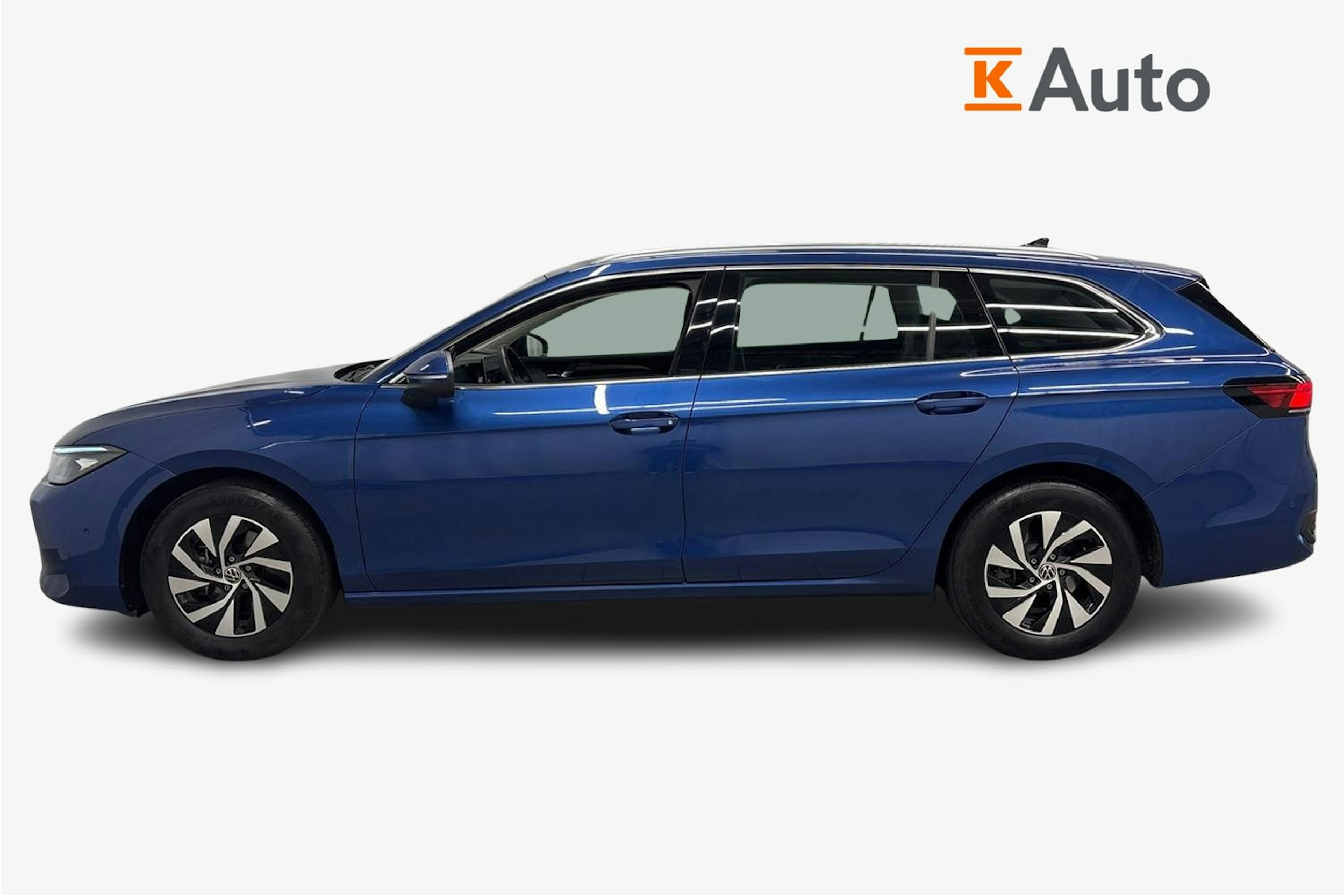 sininen Volkswagen Passat 2024 kuva 6.