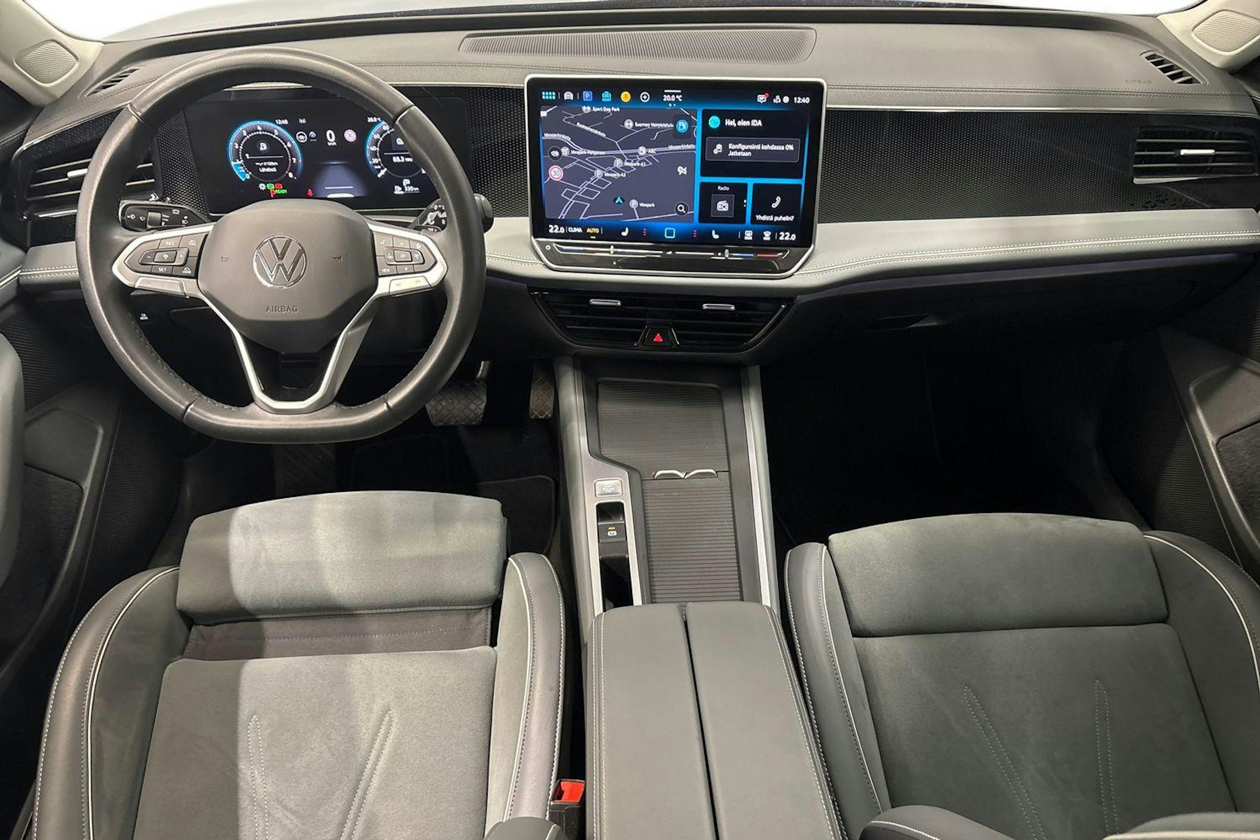 sininen Volkswagen Passat 2024 kuva 9.