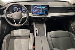 sininen Volkswagen Passat 2024 kuva 9.
