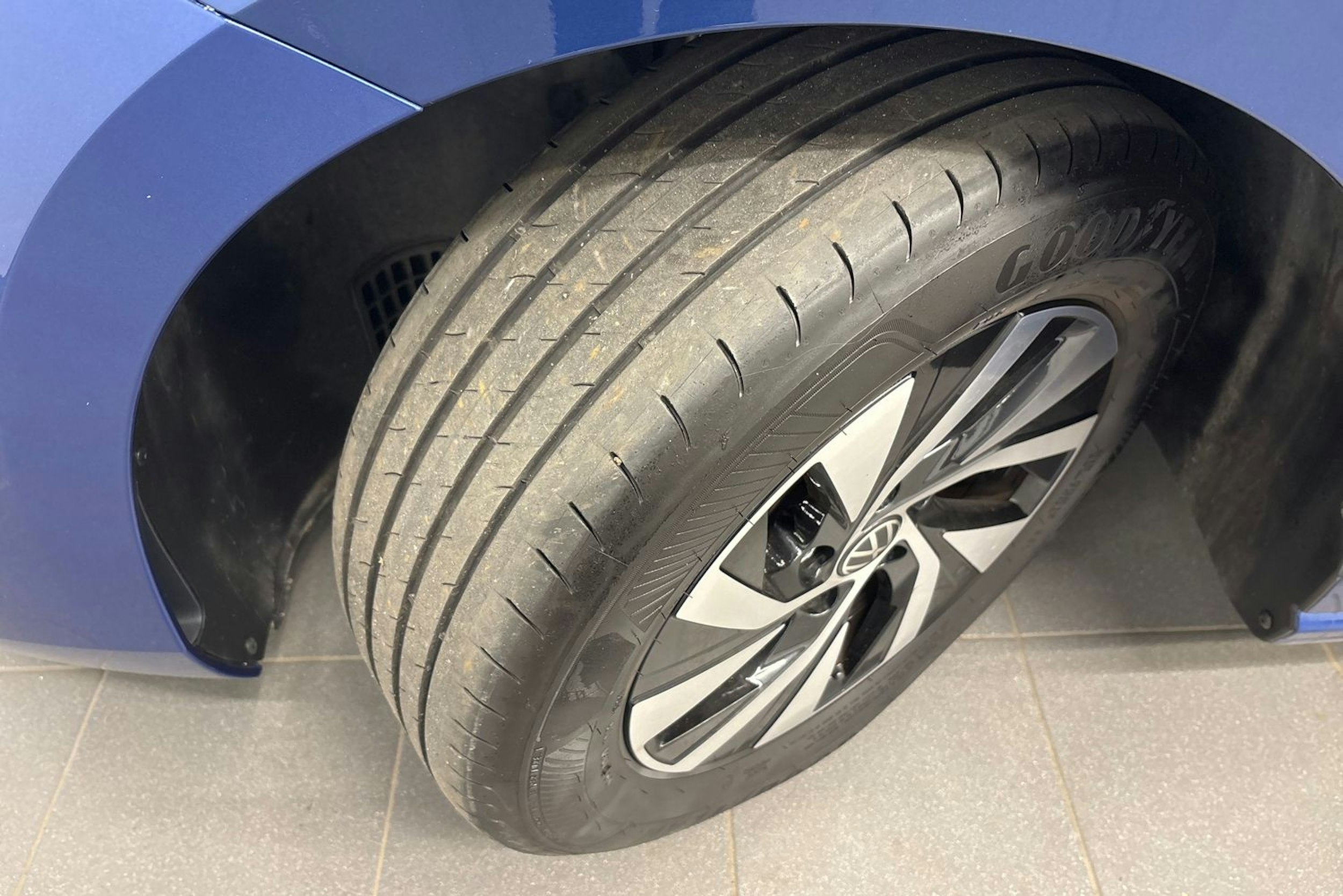 sininen Volkswagen Passat 2024 kuva 13.
