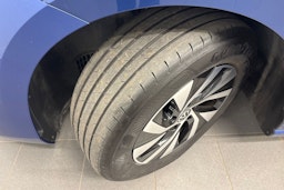 sininen Volkswagen Passat 2024 kuva 13.