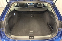 sininen Volkswagen Passat 2024 kuva 16.