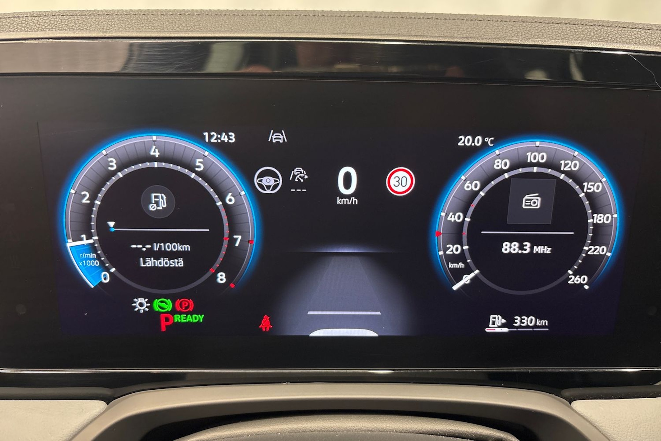 sininen Volkswagen Passat 2024 kuva 19.