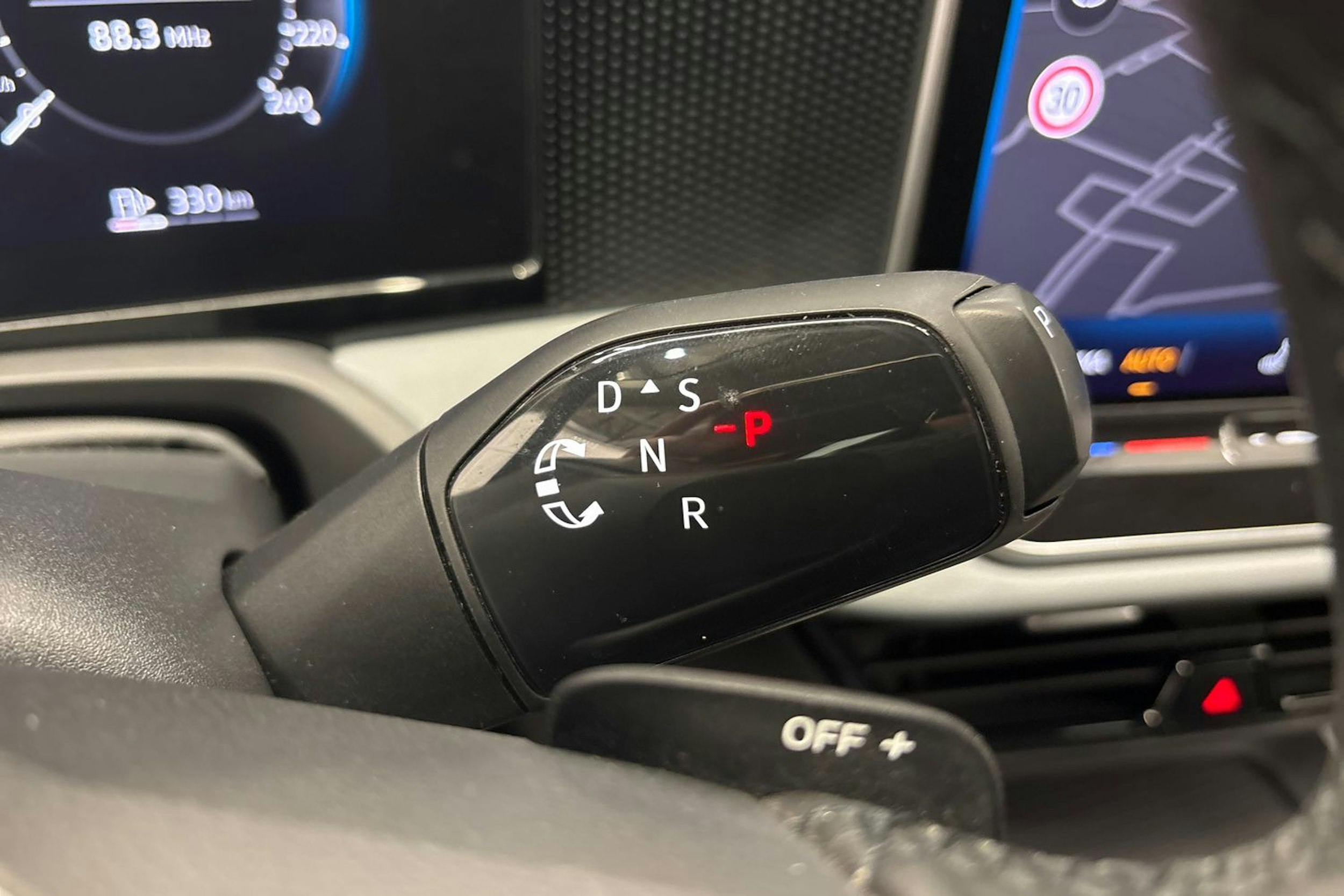 sininen Volkswagen Passat 2024 kuva 22.