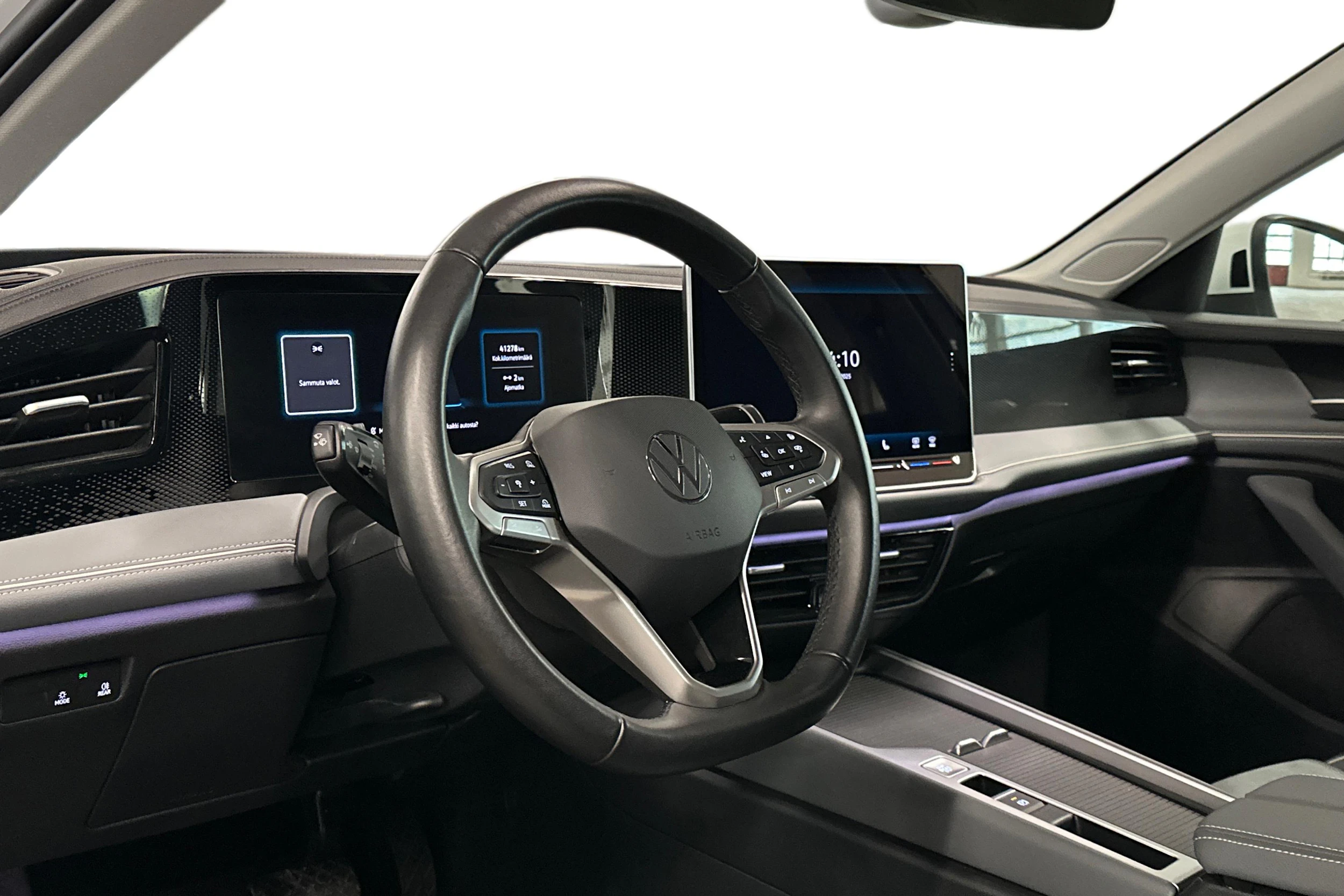 valkoinen Volkswagen Passat 2024 kuva 3.