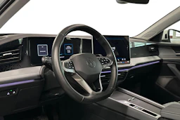 valkoinen Volkswagen Passat 2024 kuva 3.