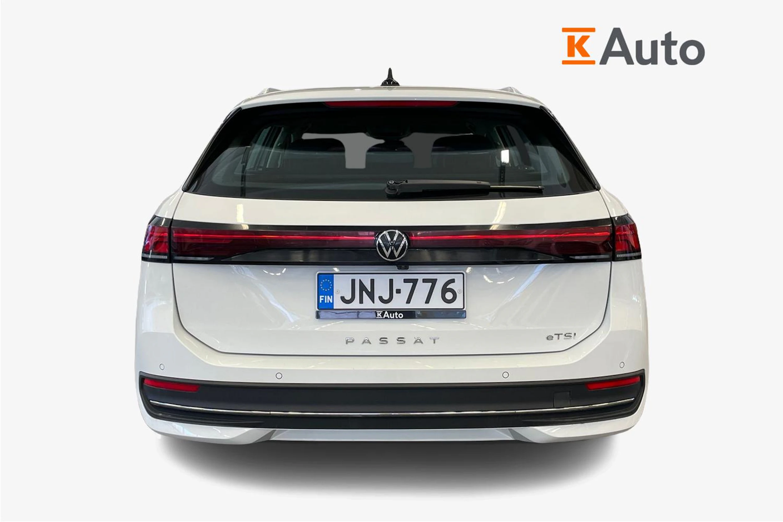 valkoinen Volkswagen Passat 2024 kuva 4.