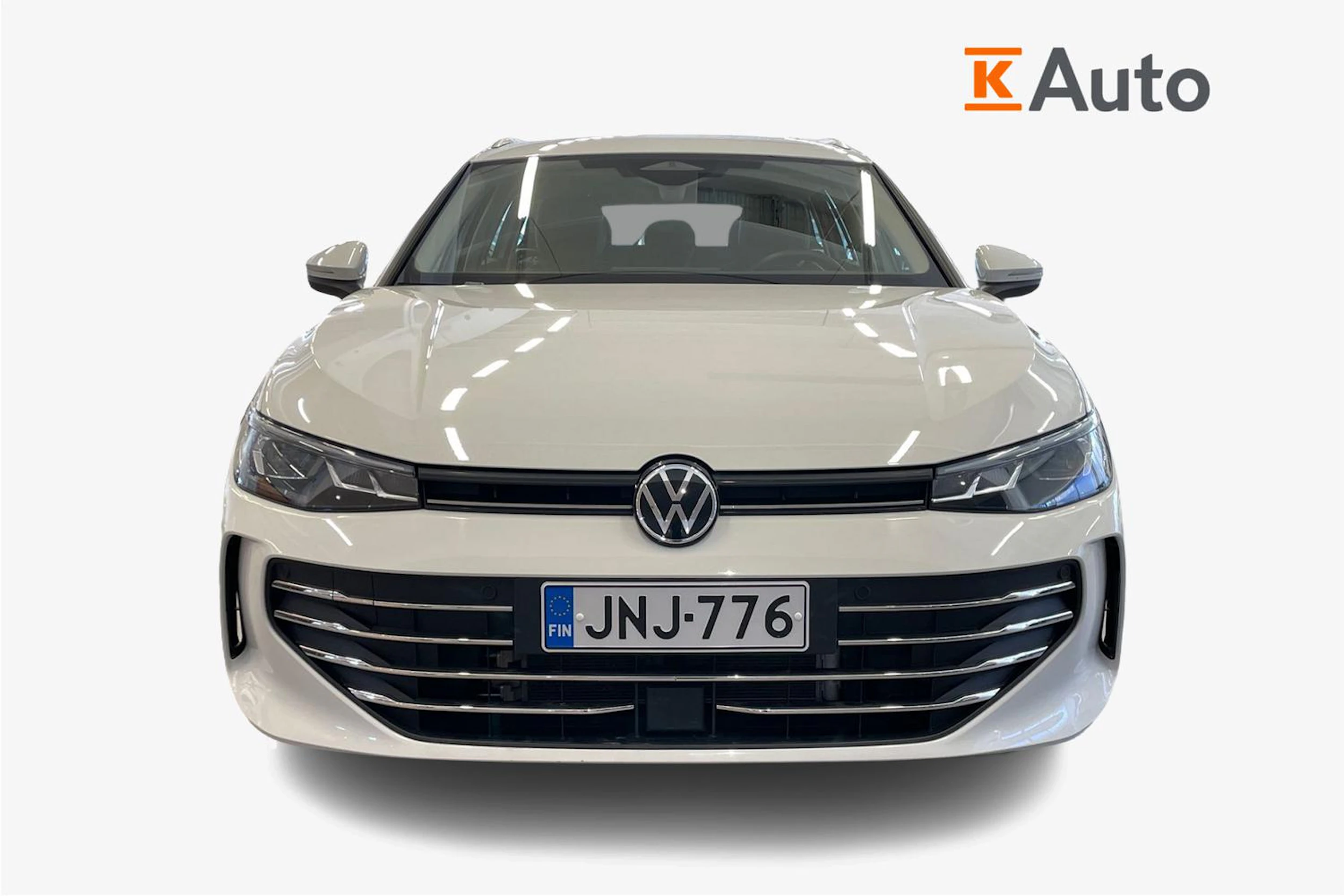 valkoinen Volkswagen Passat 2024 kuva 5.