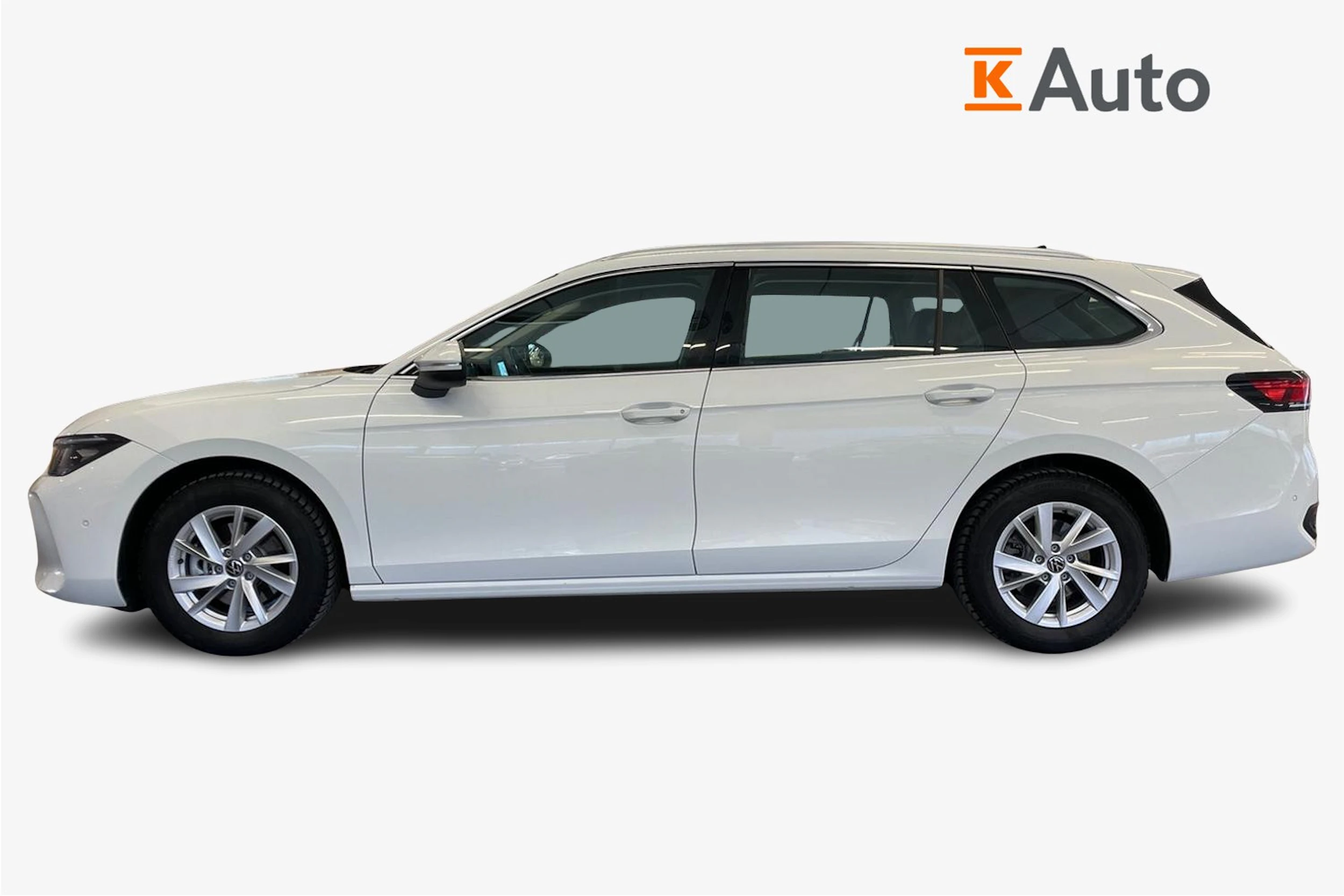 valkoinen Volkswagen Passat 2024 kuva 7.