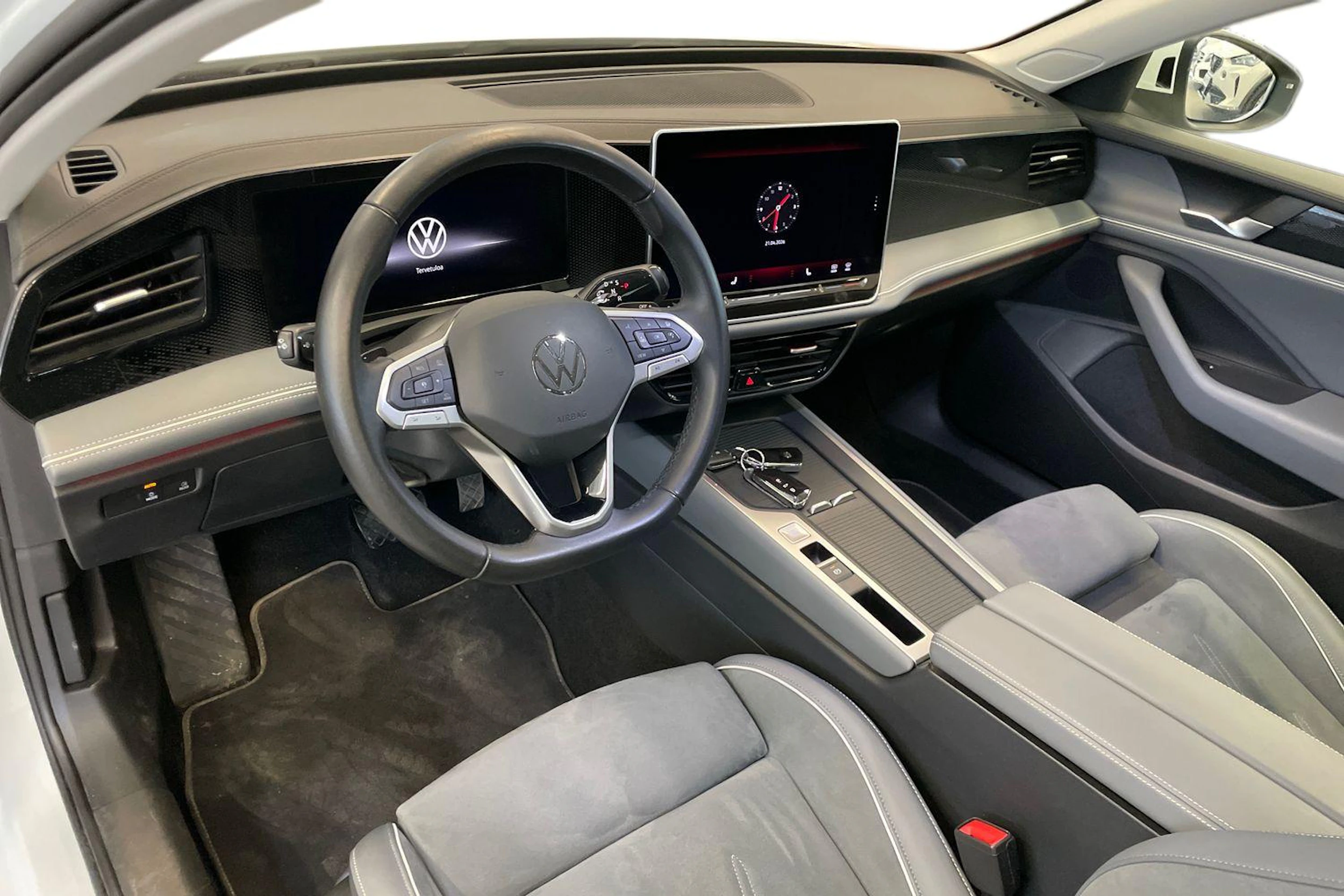 valkoinen Volkswagen Passat 2024 kuva 8.
