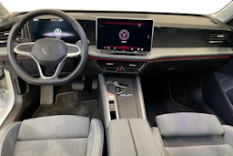 valkoinen Volkswagen Passat 2024 kuva 9.