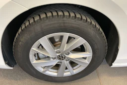 valkoinen Volkswagen Passat 2024 kuva 13.