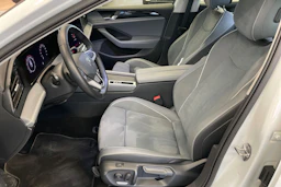 valkoinen Volkswagen Passat 2024 kuva 16.