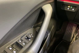valkoinen Volkswagen Passat 2024 kuva 28.