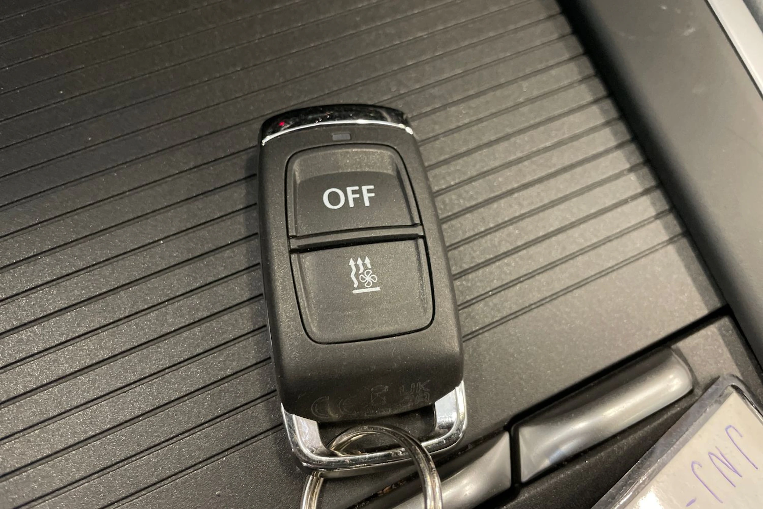 valkoinen Volkswagen Passat 2024 kuva 29.