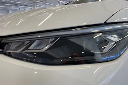 valkoinen Volkswagen Passat 2024 kuva 31.