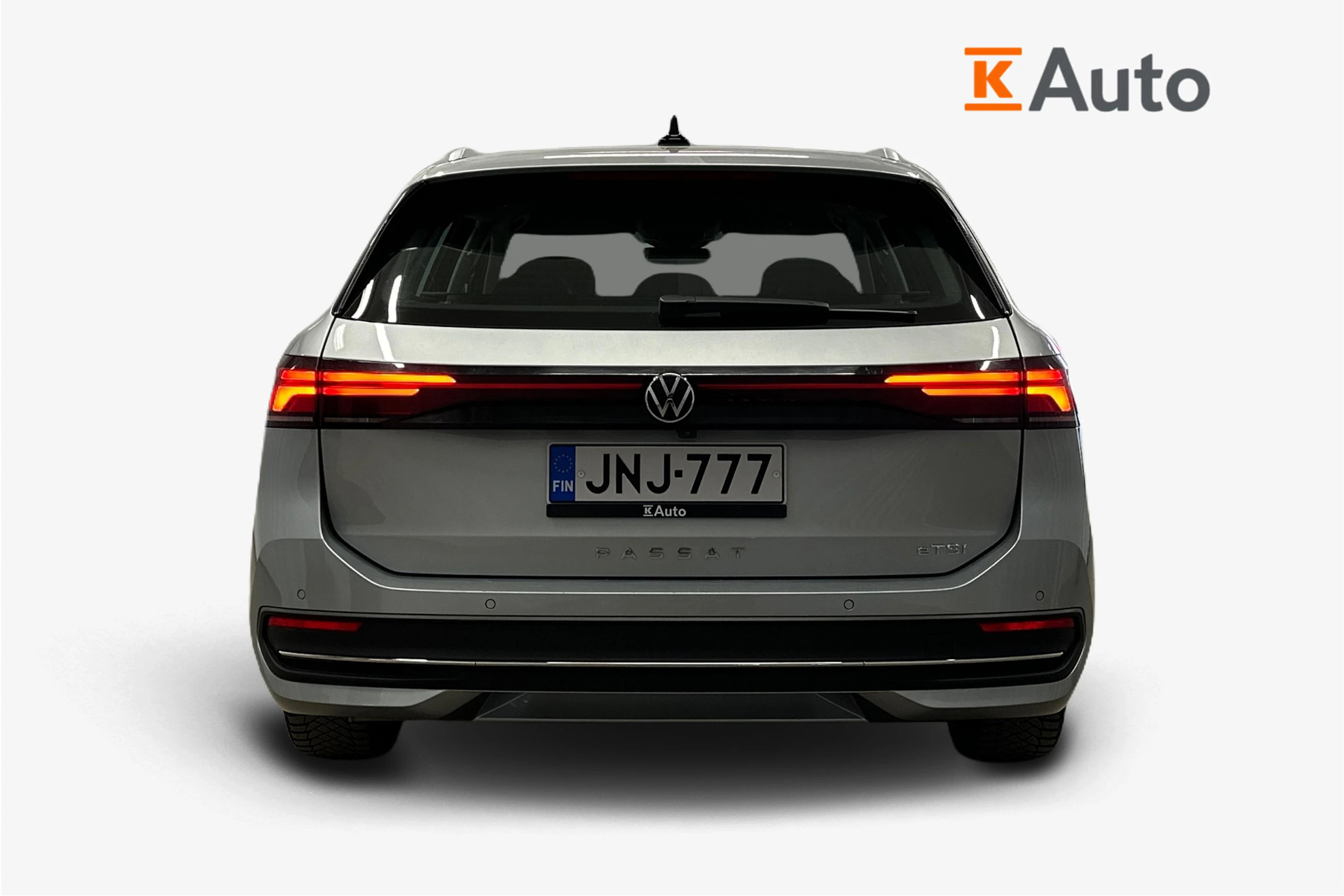 harmaa Volkswagen Passat 2024 kuva 3.