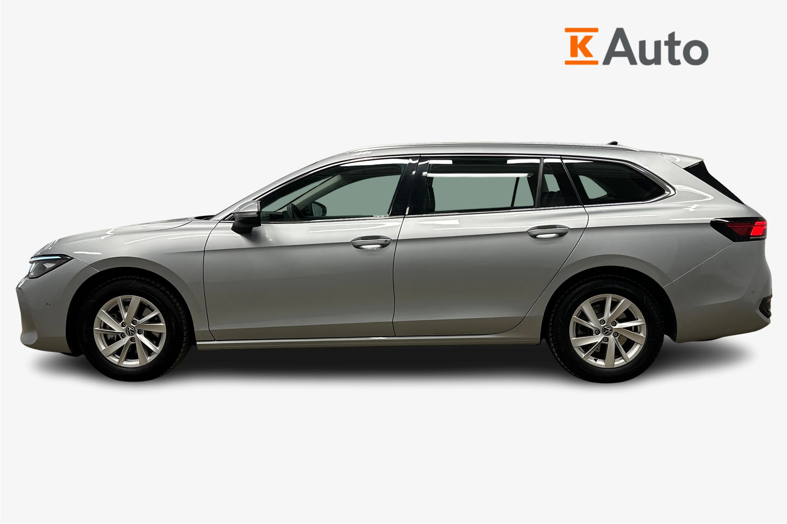 harmaa Volkswagen Passat 2024 kuva 5.