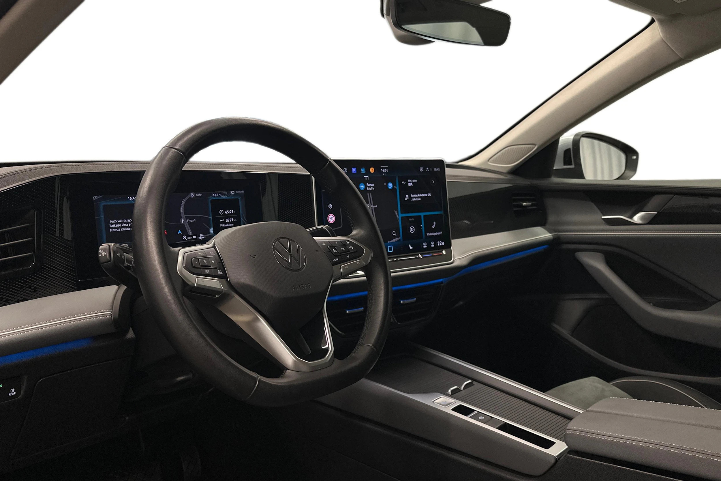 harmaa Volkswagen Passat 2024 kuva 6.