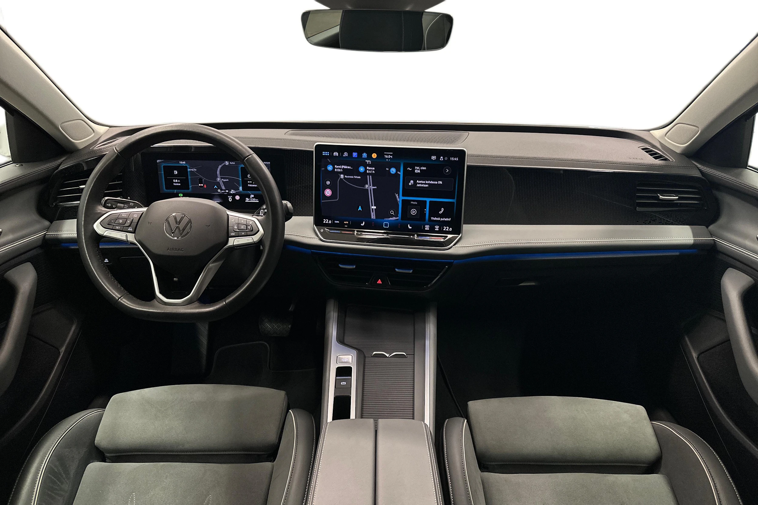 harmaa Volkswagen Passat 2024 kuva 7.