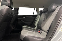 harmaa Volkswagen Passat 2024 kuva 8.