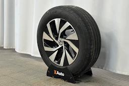 harmaa Volkswagen Passat 2024 kuva 10.