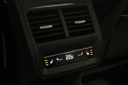 harmaa Volkswagen Passat 2024 kuva 12.