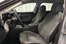 harmaa Volkswagen Passat 2024 kuva 13.