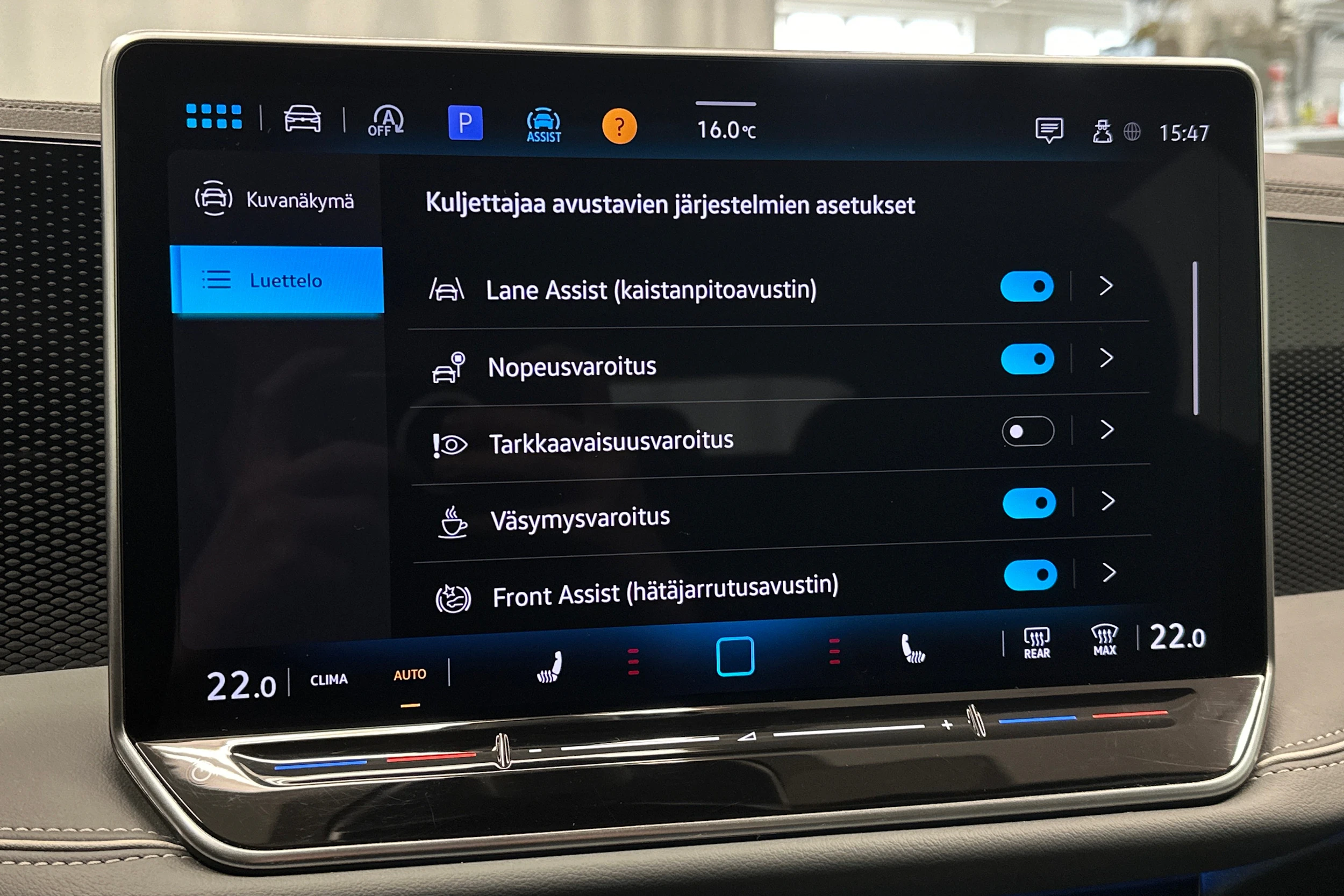 harmaa Volkswagen Passat 2024 kuva 21.