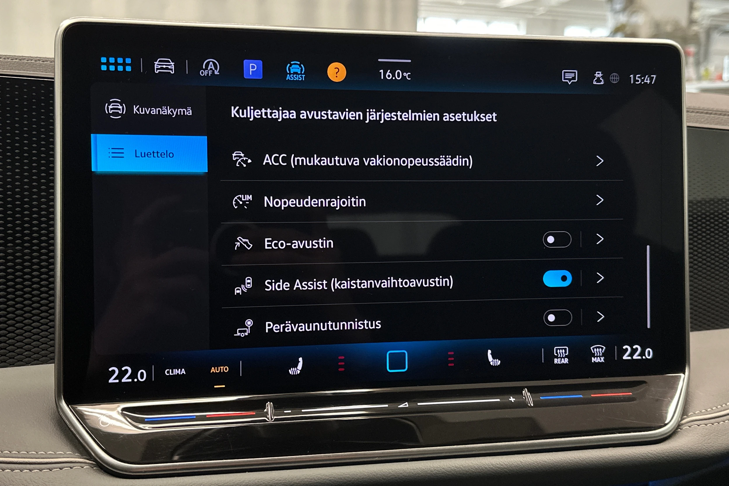 harmaa Volkswagen Passat 2024 kuva 22.