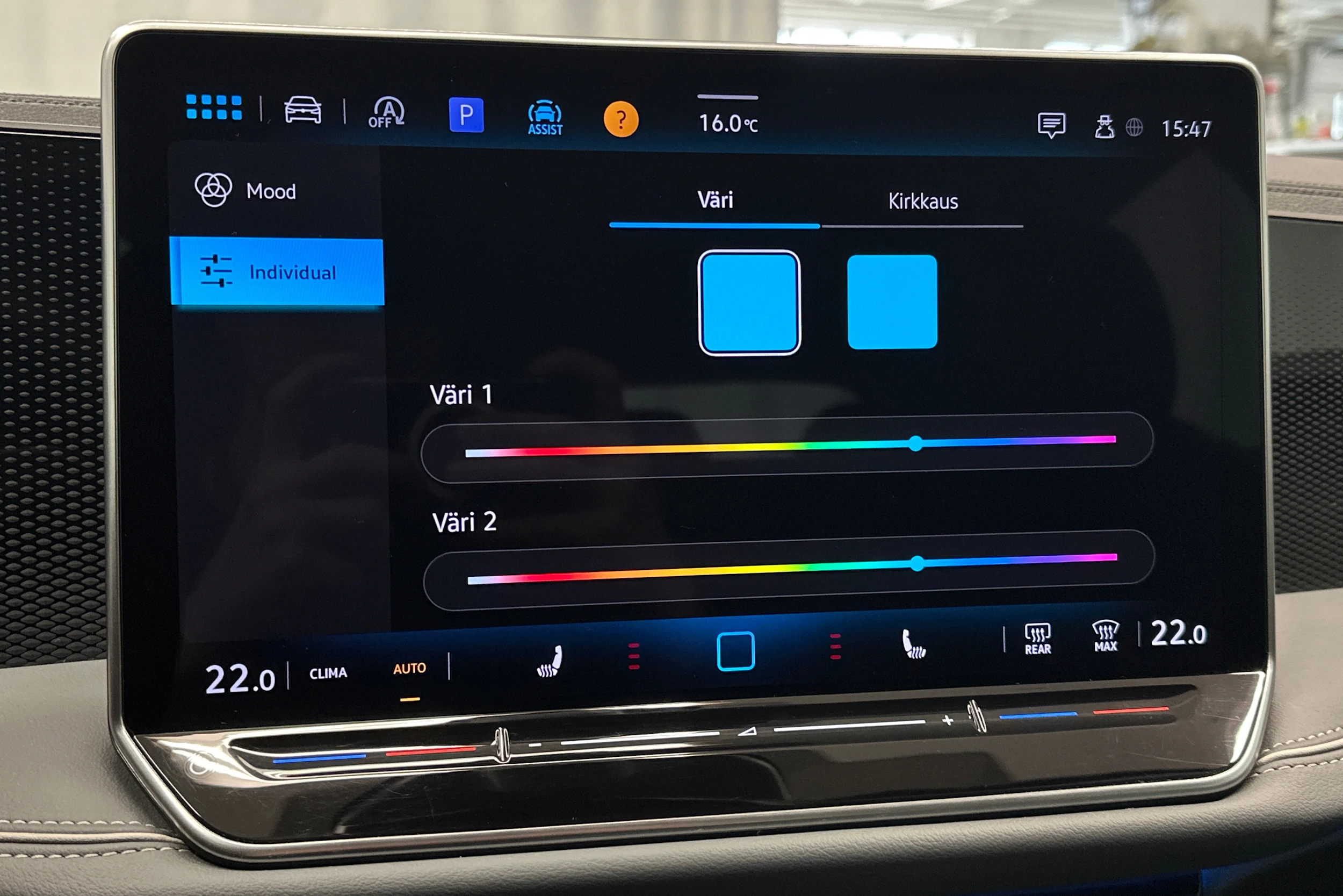 harmaa Volkswagen Passat 2024 kuva 23.