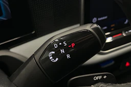 harmaa Volkswagen Passat 2024 kuva 26.