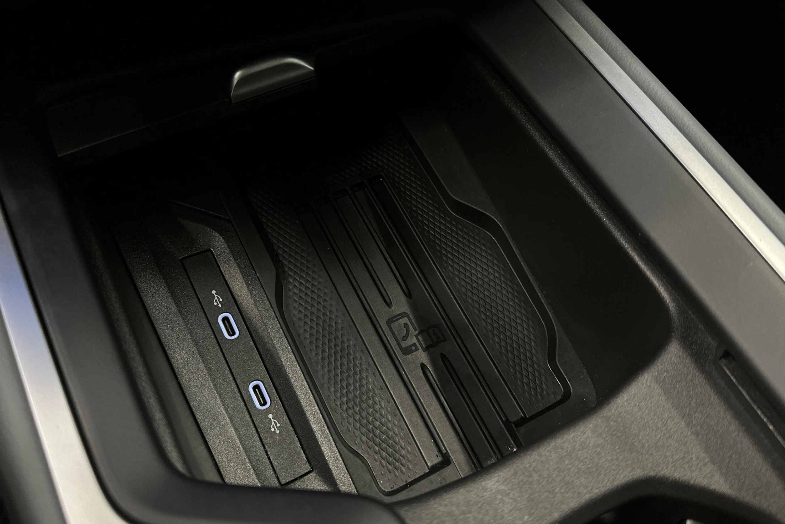 harmaa Volkswagen Passat 2024 kuva 27.