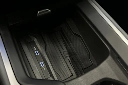 harmaa Volkswagen Passat 2024 kuva 27.