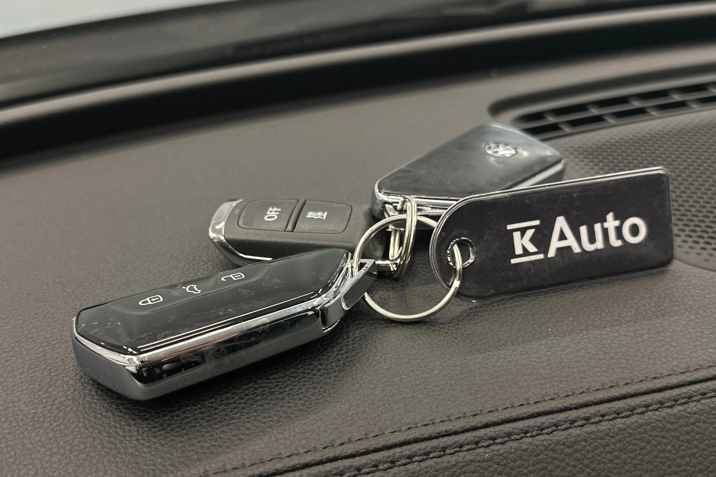 harmaa Volkswagen Passat 2024 kuva 28.