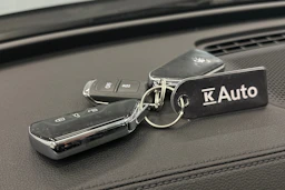 harmaa Volkswagen Passat 2024 kuva 28.