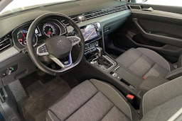 sininen Volkswagen Passat 2024 kuva 3.