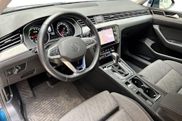 sininen Volkswagen Passat 2024 kuva 7.