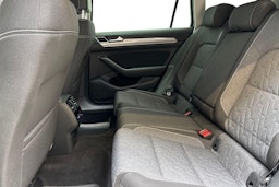 sininen Volkswagen Passat 2024 kuva 10.