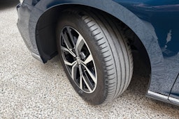 sininen Volkswagen Passat 2024 kuva 13.