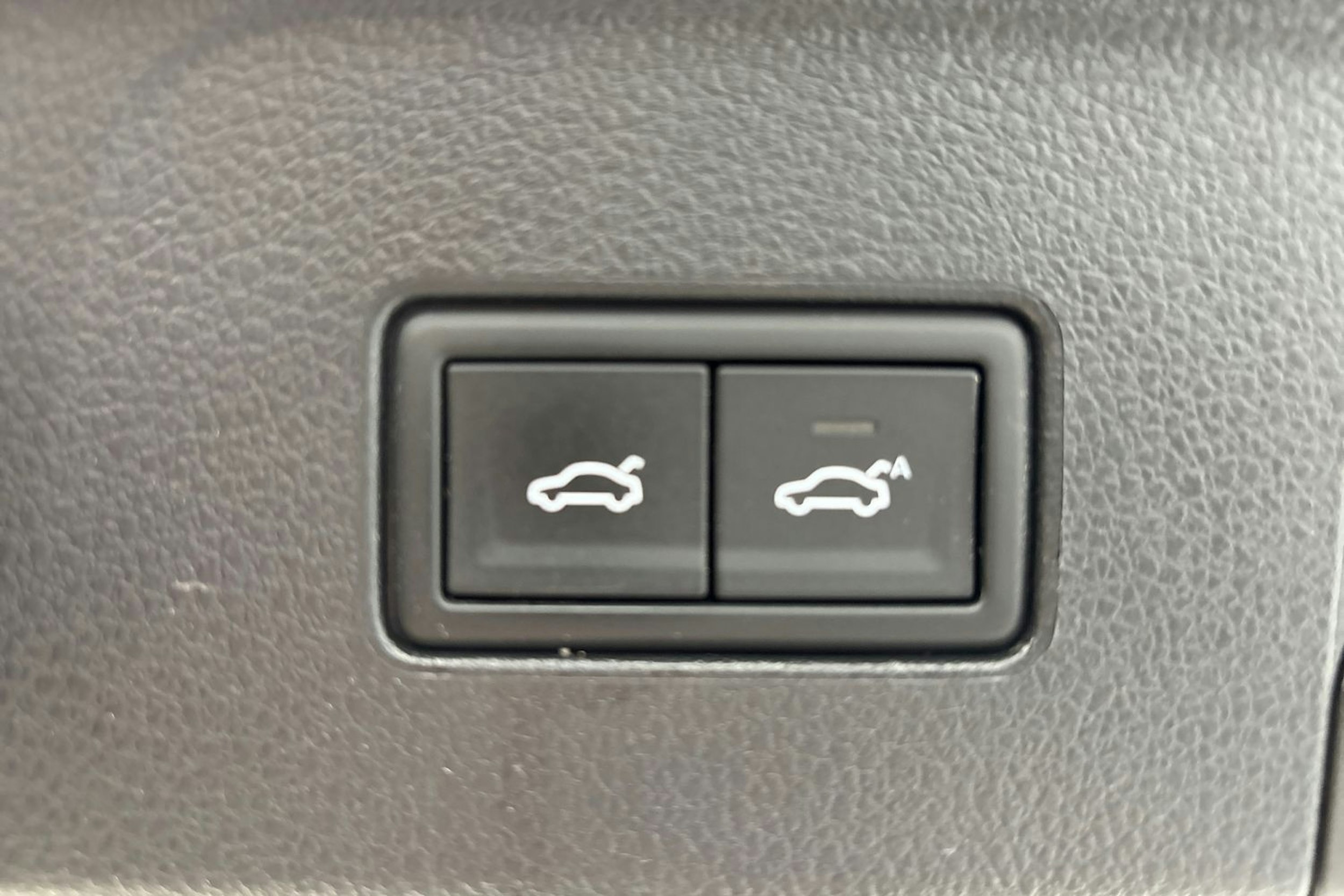 sininen Volkswagen Passat 2024 kuva 14.