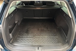 sininen Volkswagen Passat 2024 kuva 15.