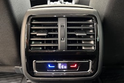 sininen Volkswagen Passat 2024 kuva 17.