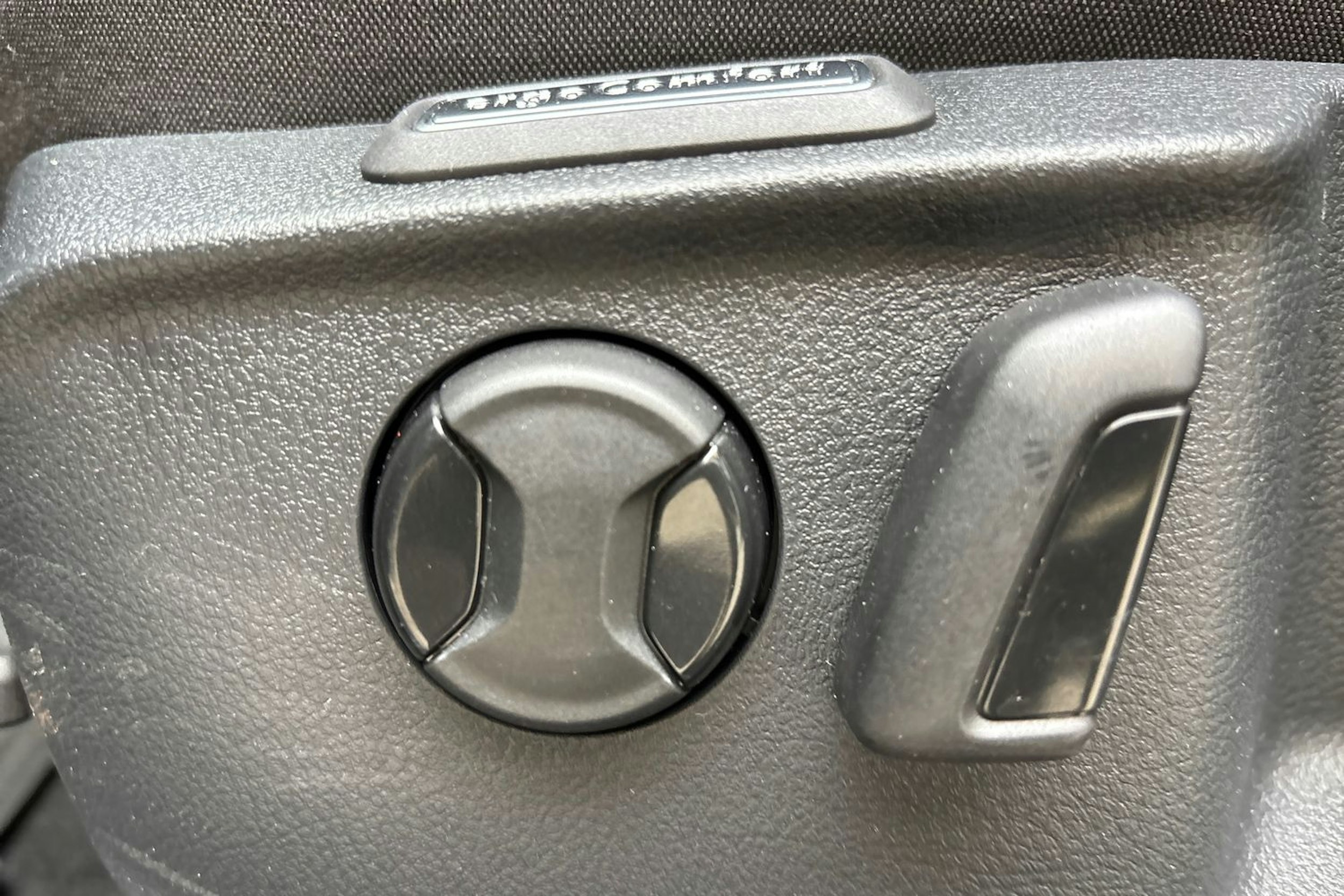 sininen Volkswagen Passat 2024 kuva 18.